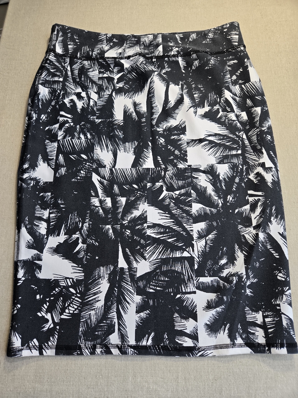 Fabletics Black & White Palm-Print Pencil Skirt